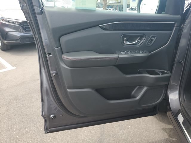 Certified 2025 Honda Pilot Black Edition image 21