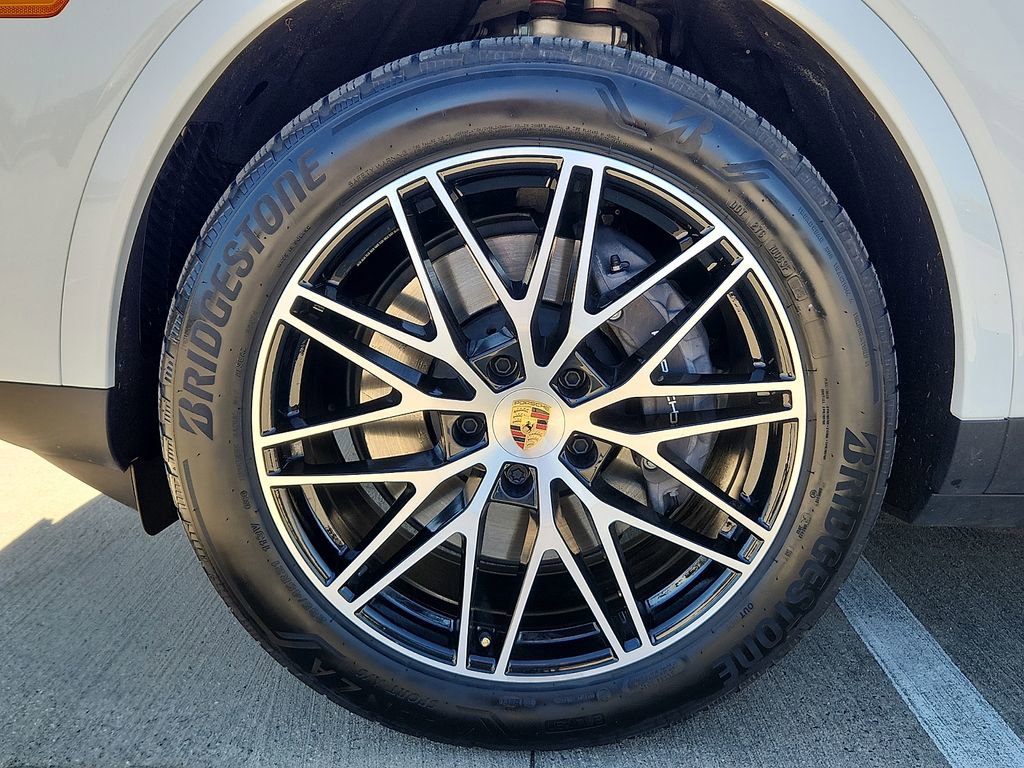 Certified 2025 Porsche Cayenne Coupe AWD/4WD image 8