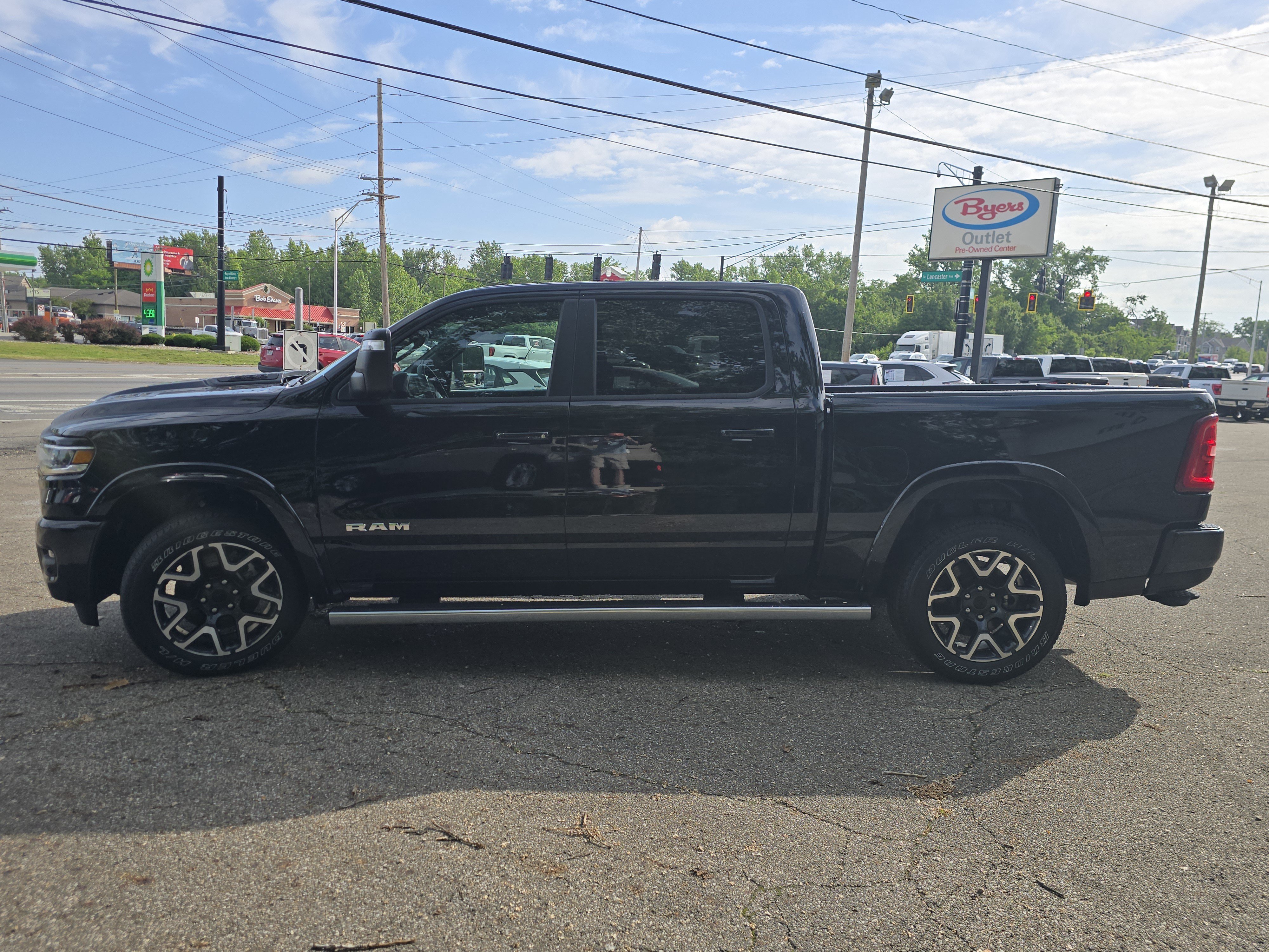 Used 2026 RAM 1500 Laramie w/ Sport Appearance Package AWD/4WD image 4