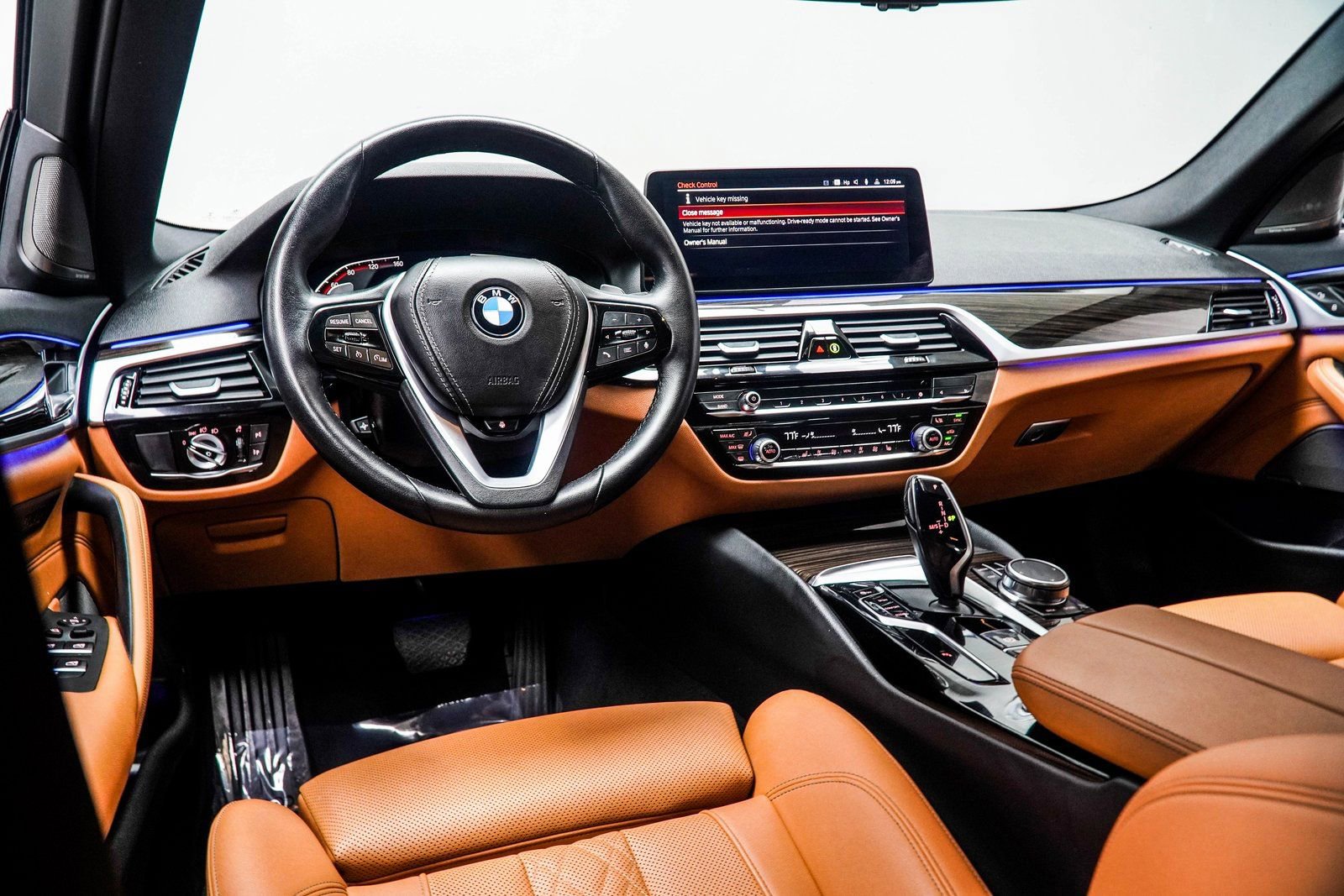 Used 2023 BMW 530i xDrive w/ Premium Package image 5