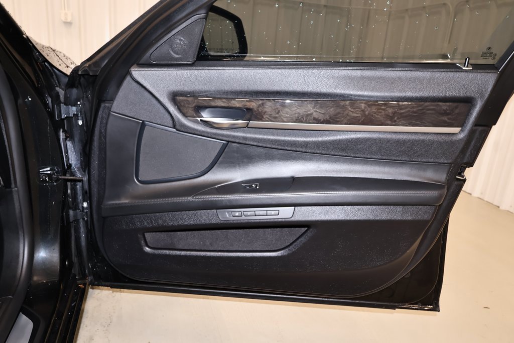 Used 2011 BMW 750Li xDrive image 20