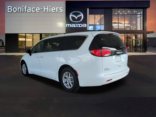 Used 2024 Chrysler Voyager LX image 29