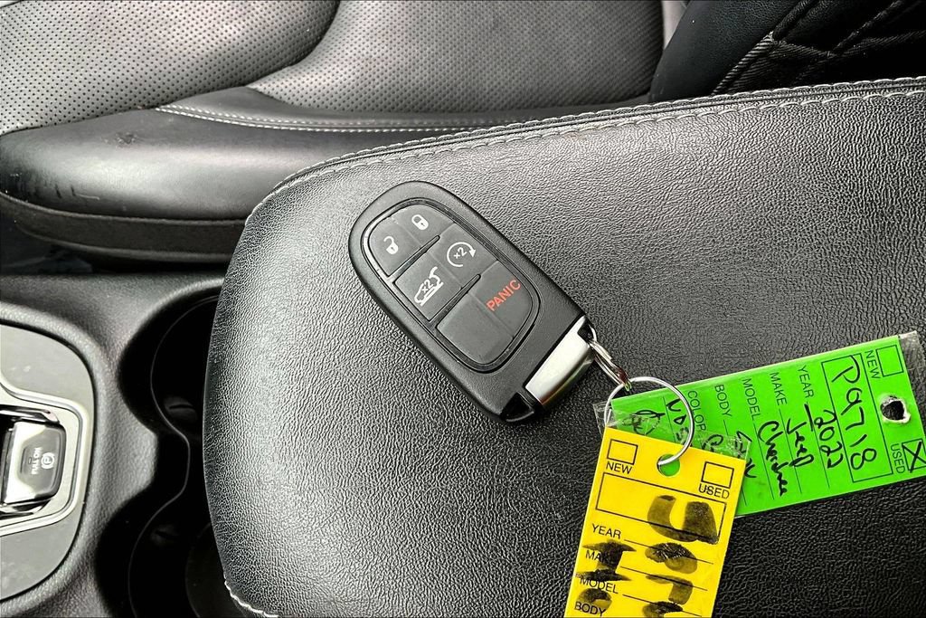 Used 2022 Jeep Cherokee Limited AWD/4WD image 35