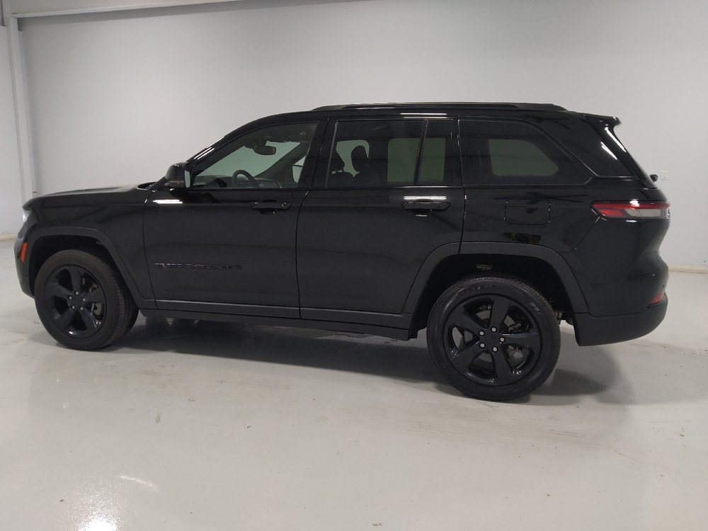 Used 2023 Jeep Grand Cherokee Altitude AWD/4WD image 3