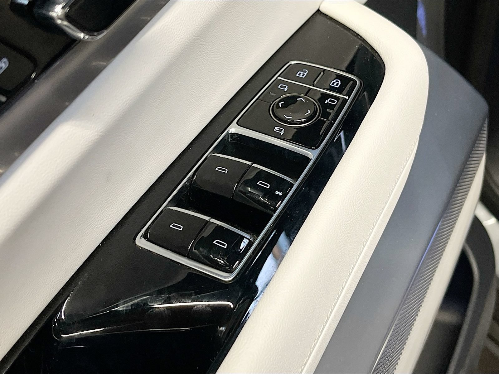 Used 2026 Cadillac Vistiq Sport AWD/4WD image 18