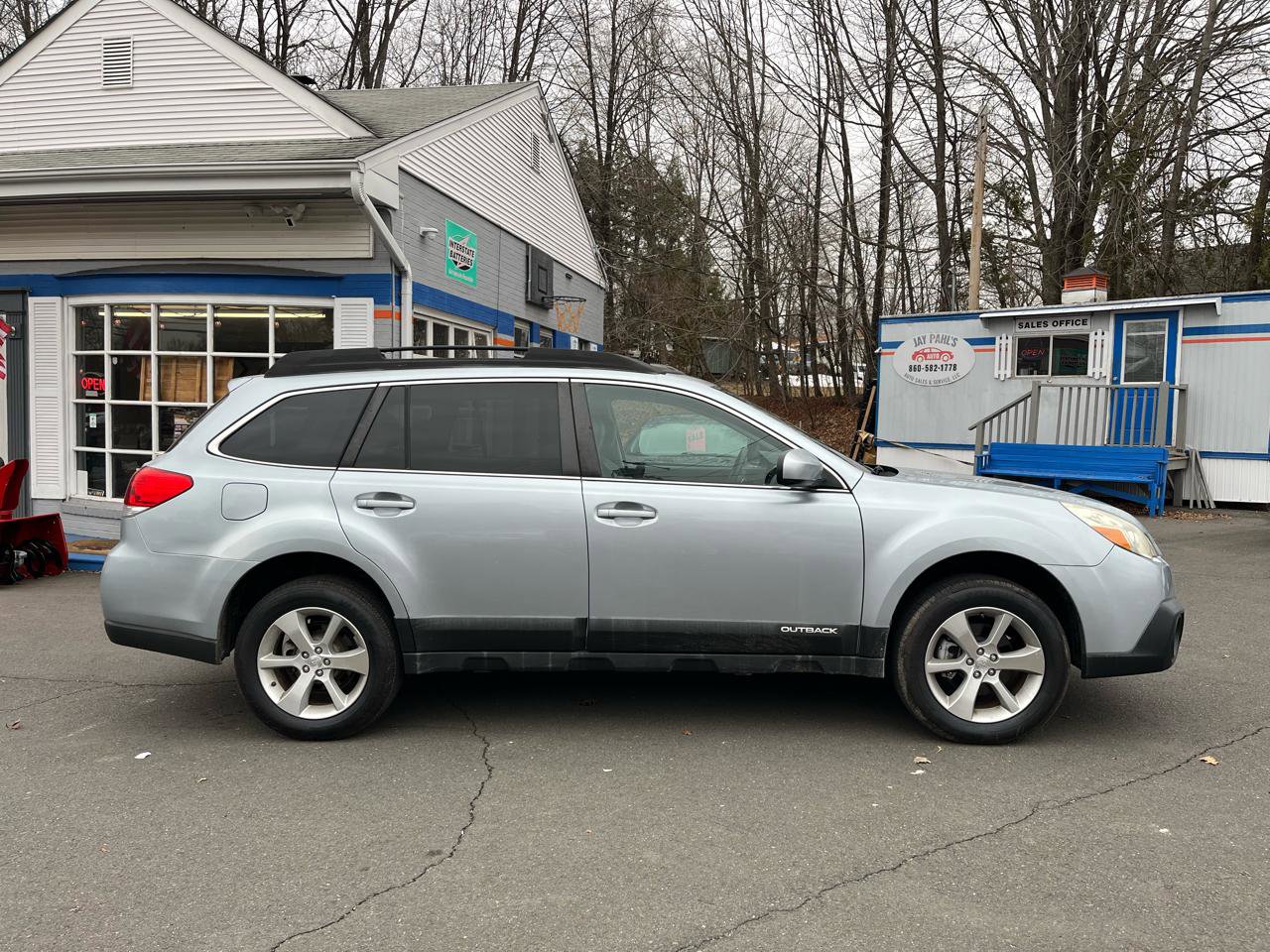 Used 2013 Subaru Outback 2.5i Limited w/ Moonroof Pkg AWD/4WD image 6