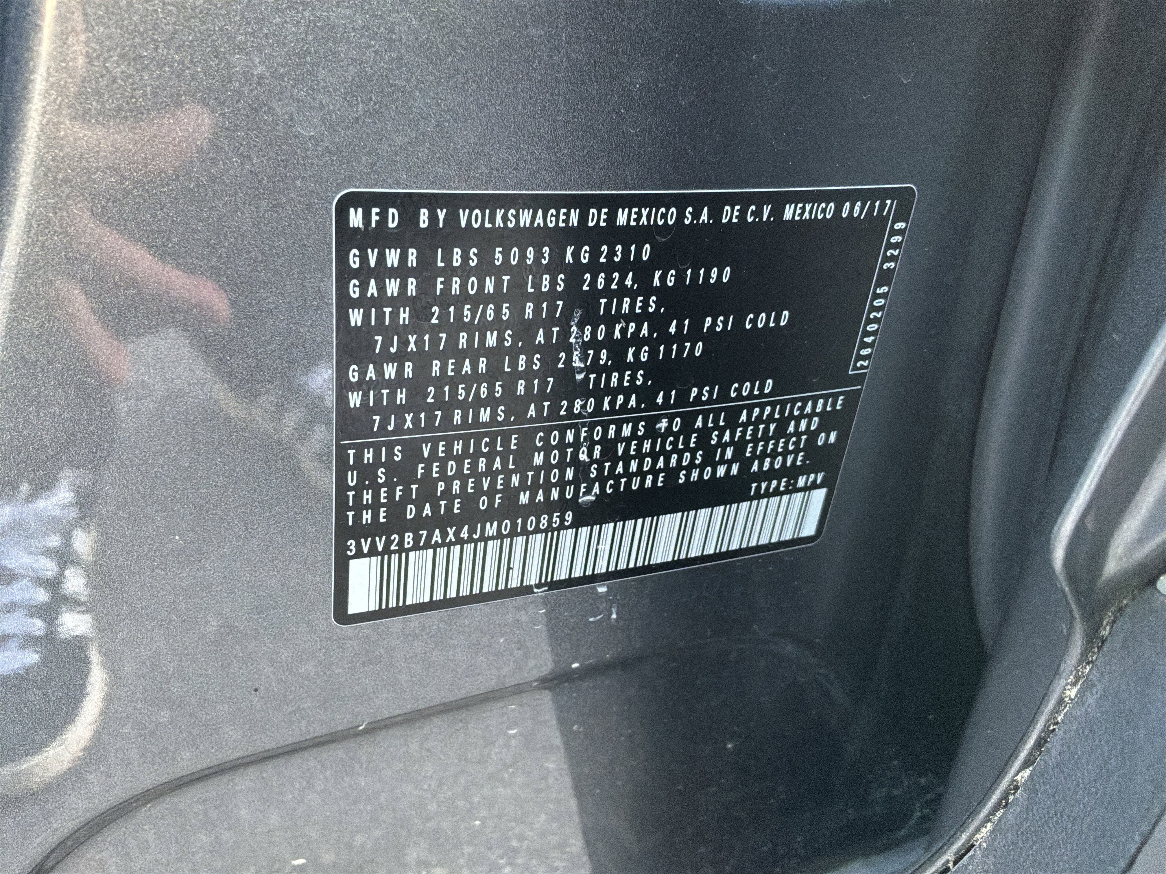 Used 2018 Volkswagen Tiguan SE AWD/4WD image 34