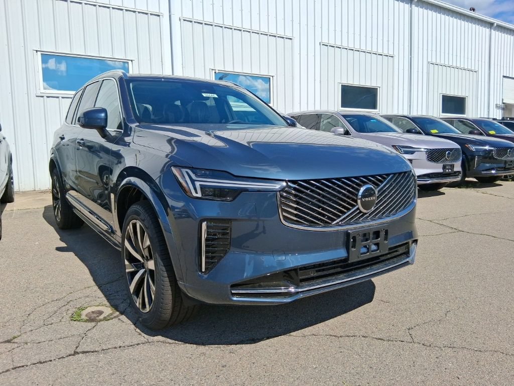 New 2026 Volvo XC90 B5 Core w/ Protection Package AWD/4WD image 2