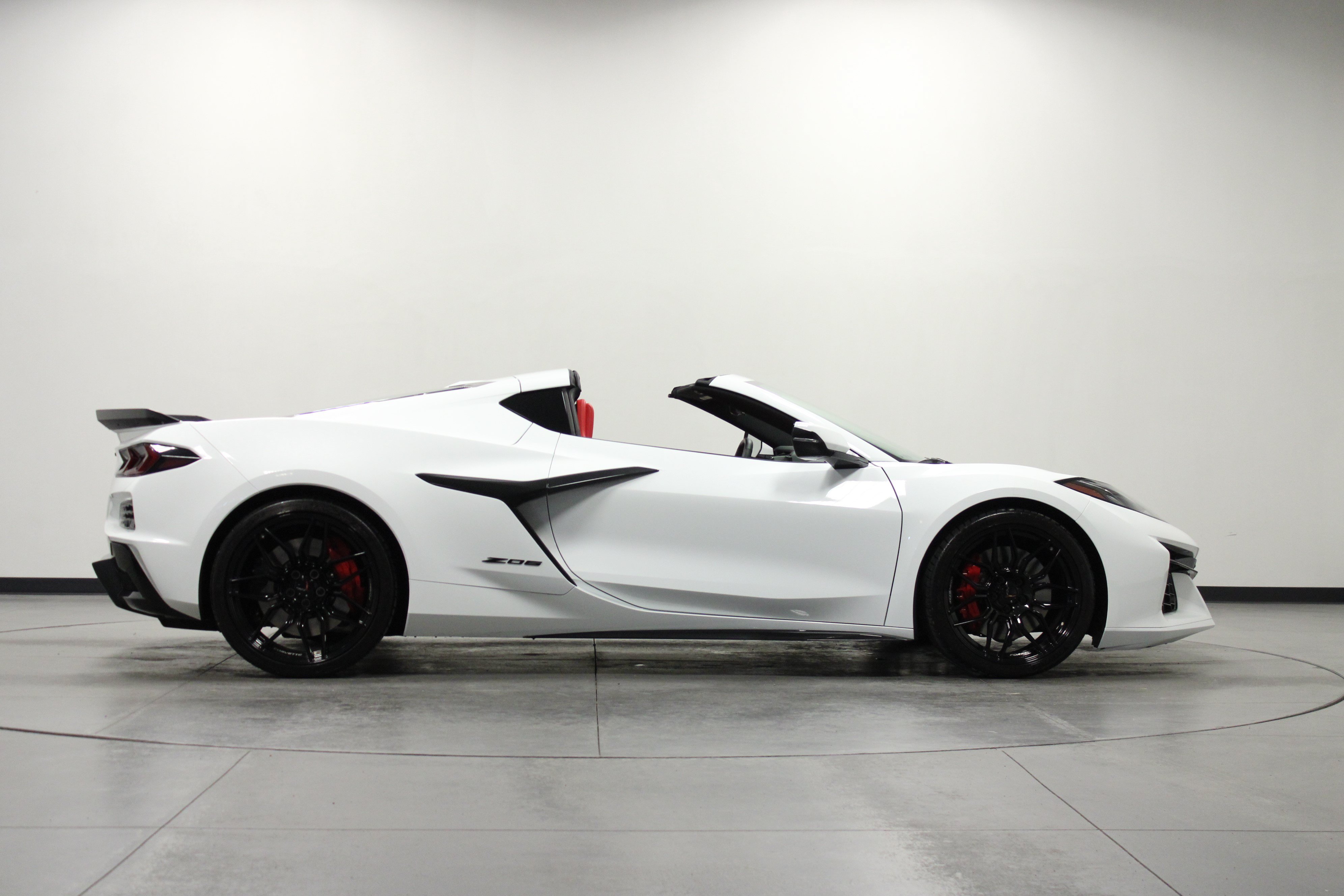 Used 2023 Chevrolet Corvette Z06 w/ Battery Protection Package RWD image 3