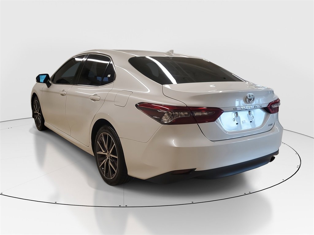 Used 2021 Toyota Camry XLE image 6