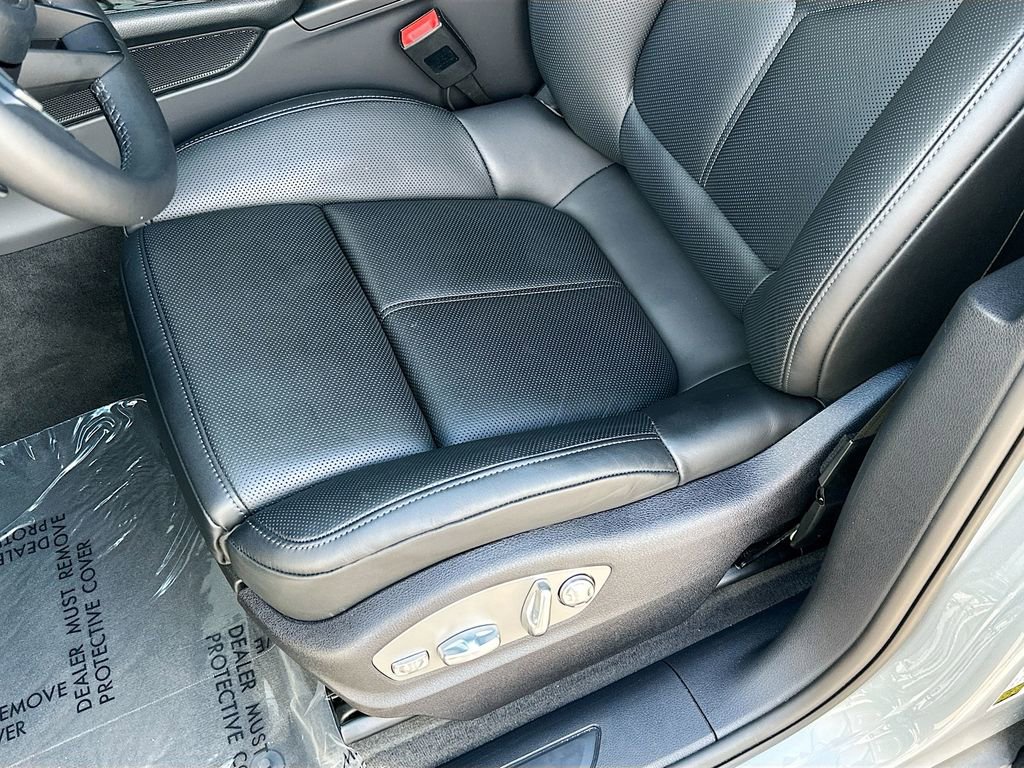 Certified 2026 Porsche Macan AWD/4WD image 22