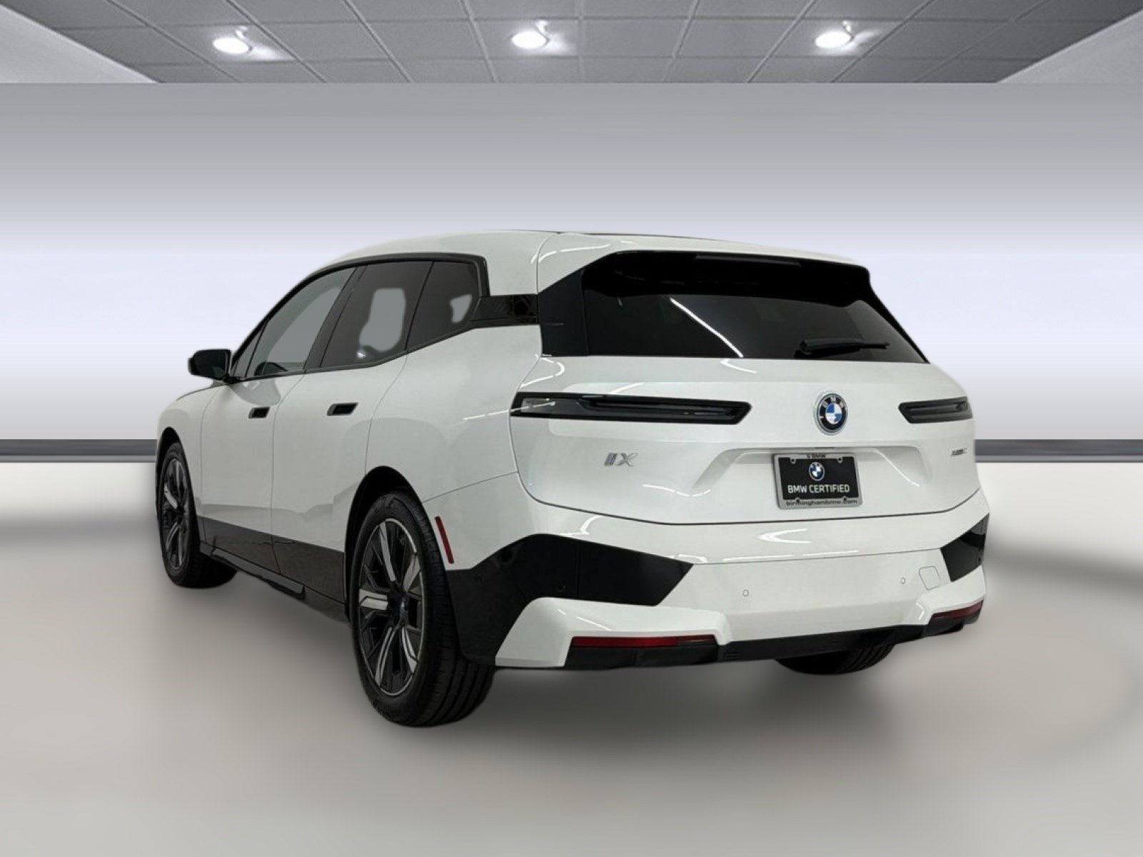 Certified 2023 BMW iX xDrive50 w/ Premium Package AWD/4WD image 3