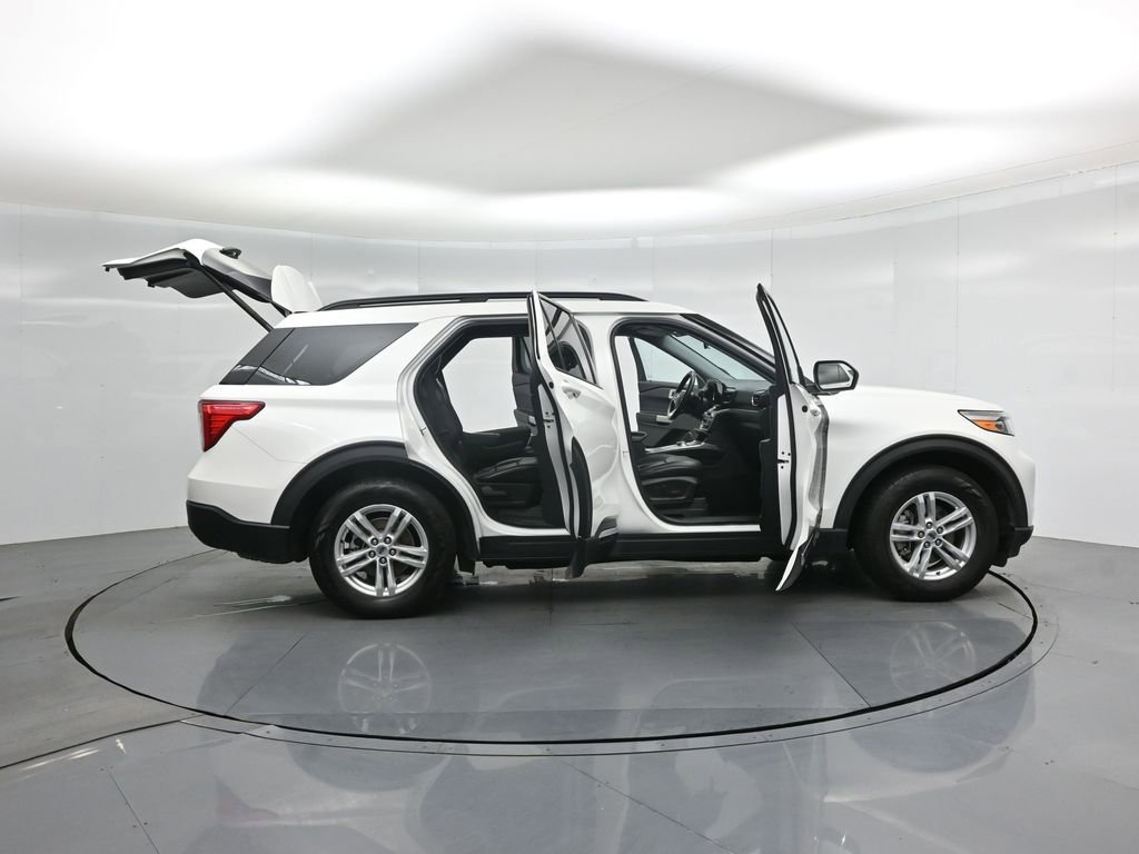Certified 2021 Ford Explorer XLT RWD image 4