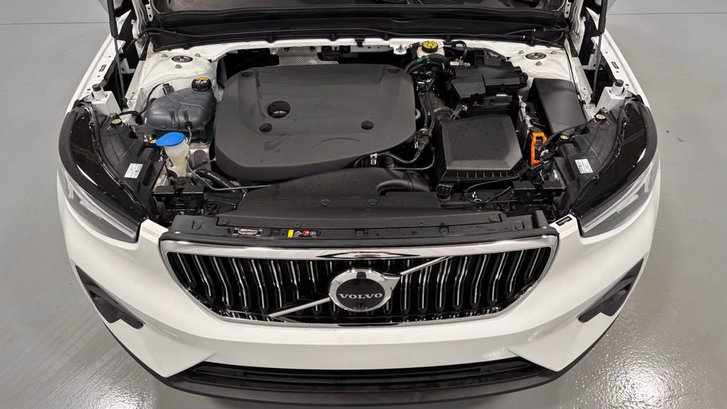 Certified 2023 Volvo XC40 B5 Plus w/ Driver Assist Package image 28