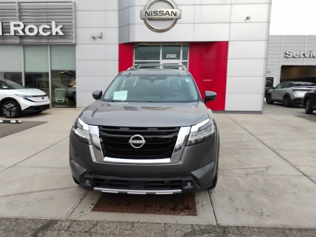 Used 2022 Nissan Pathfinder SL image 2