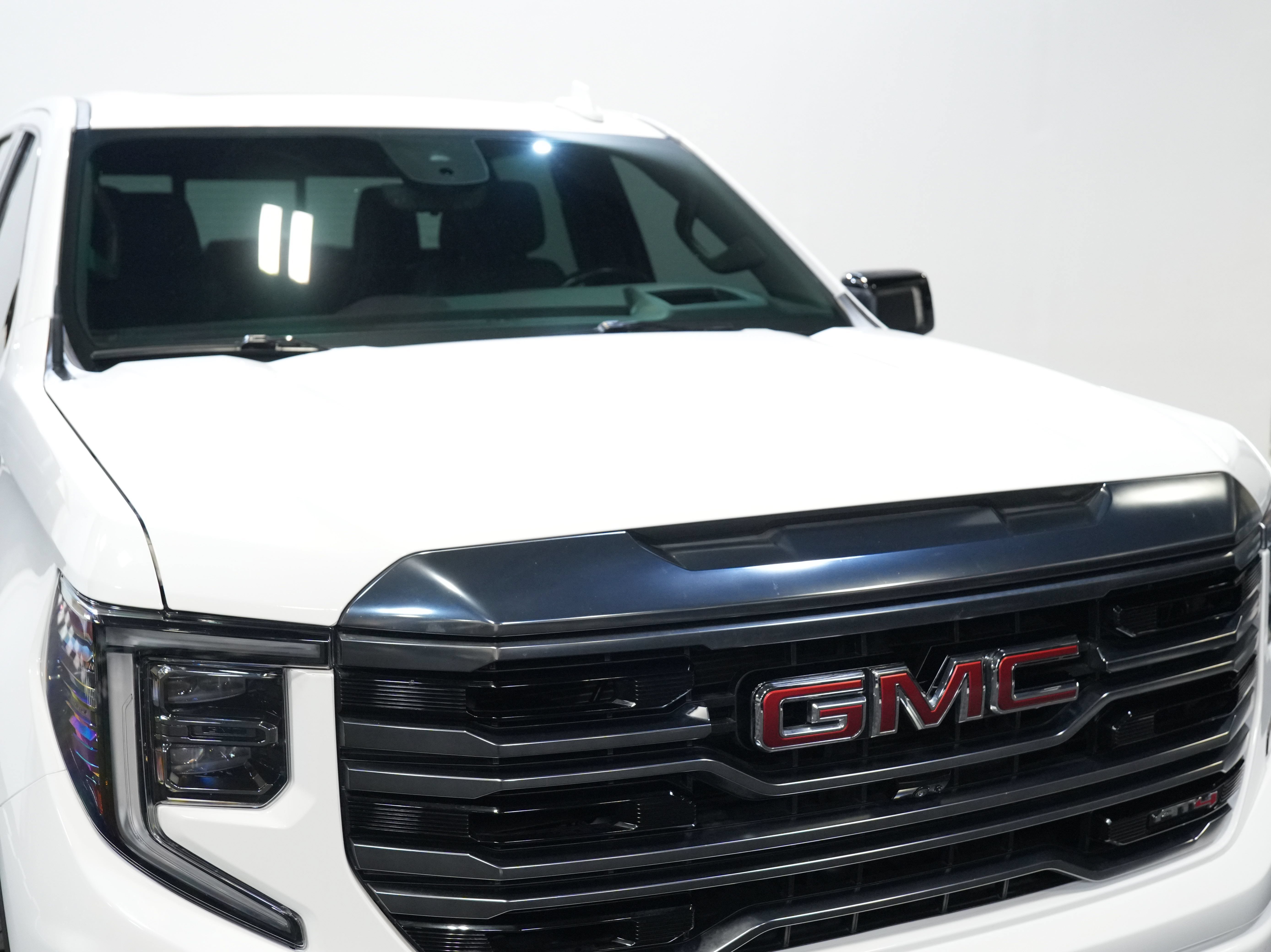 Used 2022 GMC Sierra 1500 AT4 w/ AT4 Premium Package AWD/4WD image 12