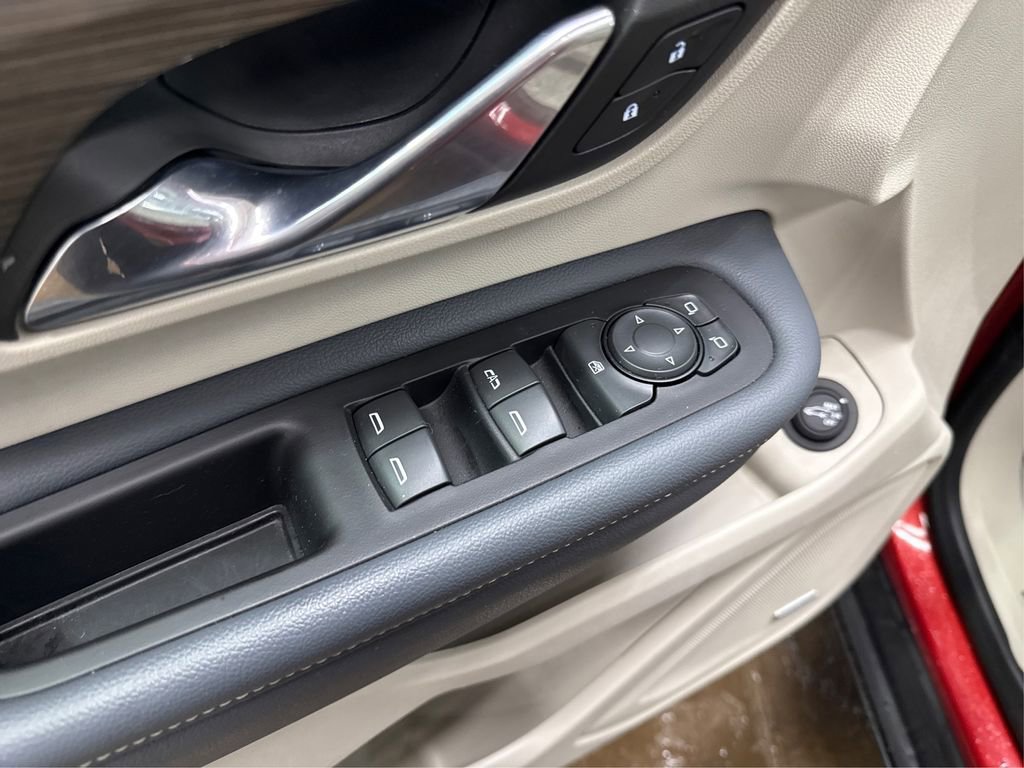 Used 2023 GMC Terrain Denali image 39