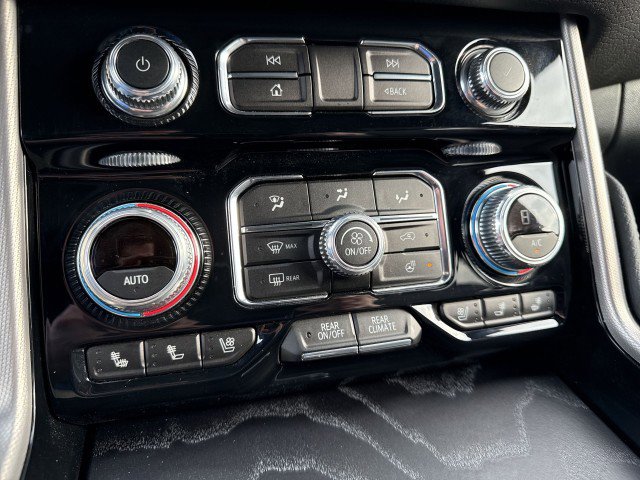Used 2024 GMC Yukon Denali w/ Advanced Technology Package image 17