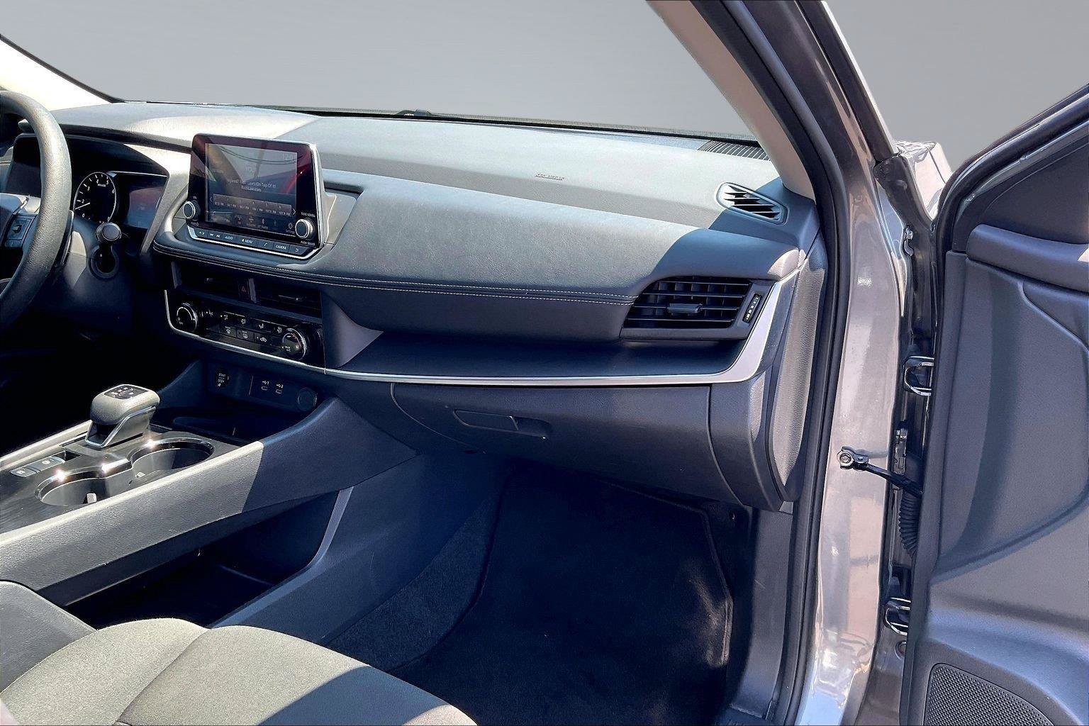 Certified 2025 Nissan Rogue S FWD image 18