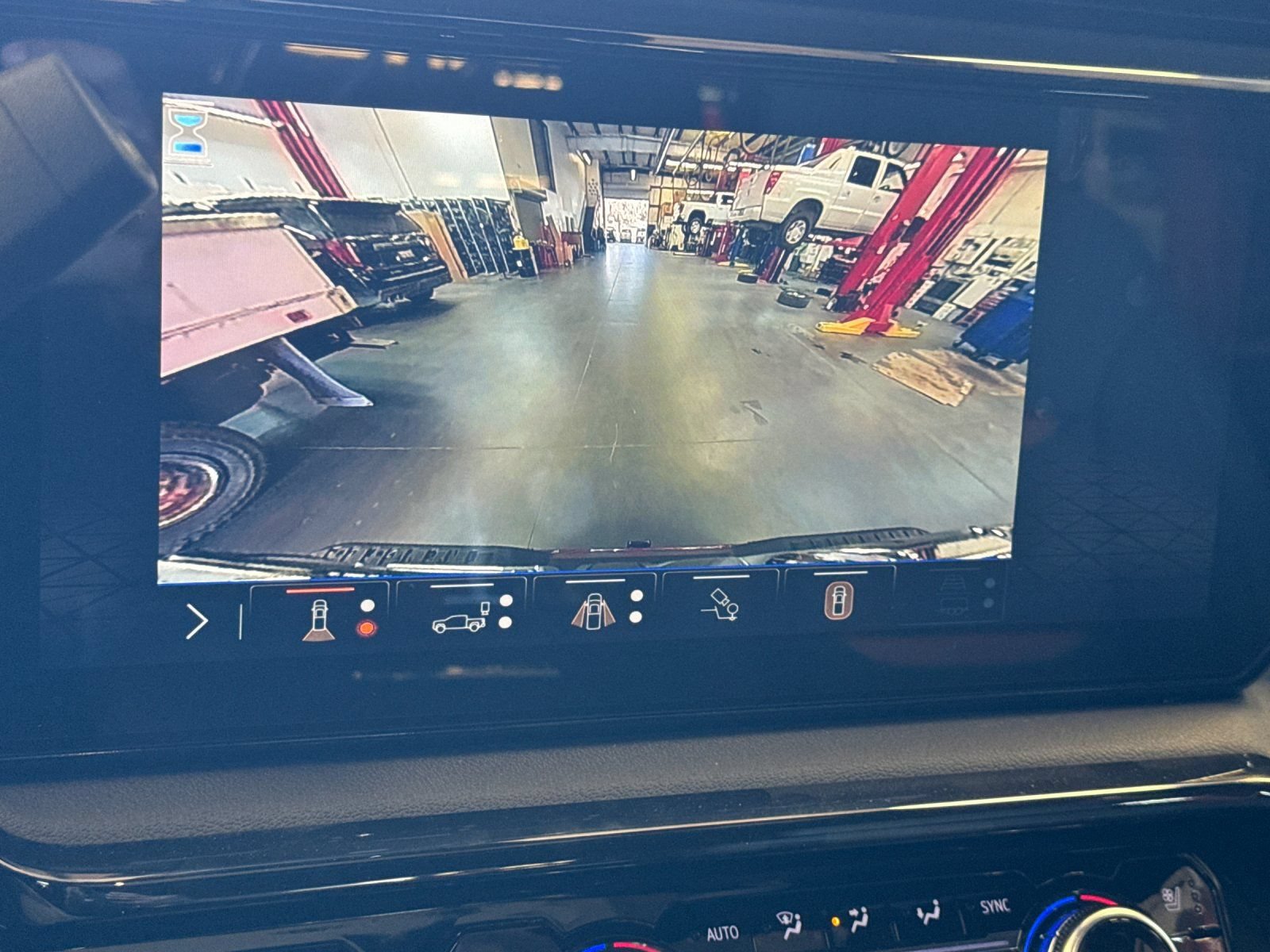 New 2026 GMC Sierra 2500 AT4 w/ AT4 Premium Plus Package AWD/4WD image 23