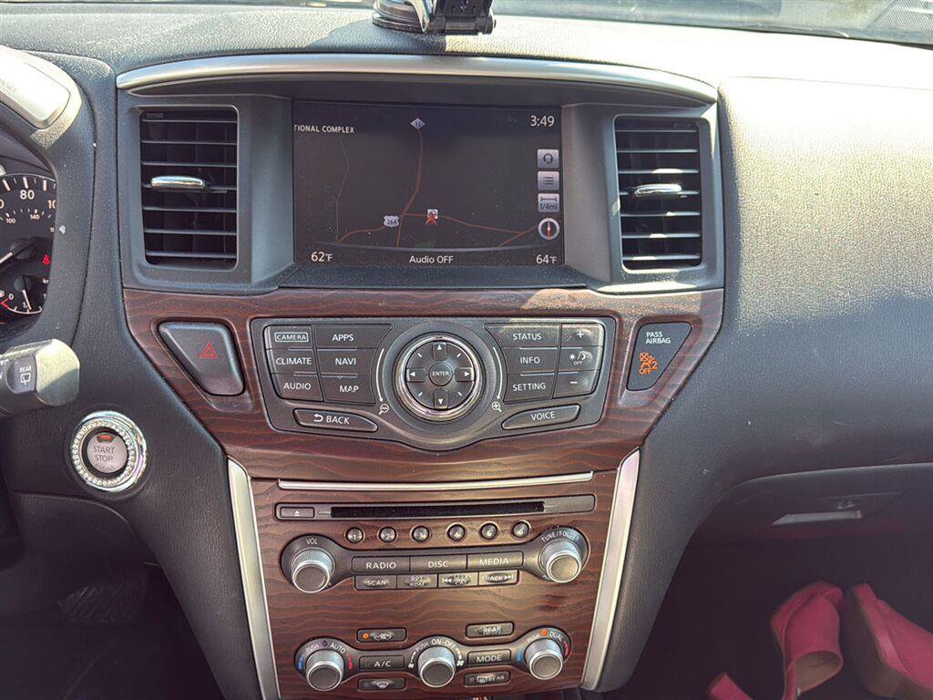 Used 2017 Nissan Pathfinder Platinum w/ Family Entertainment Package FWD image 6