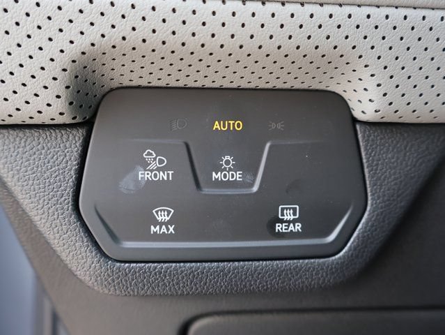 Used 2025 Volkswagen Atlas Peak Edition SE AWD/4WD image 40