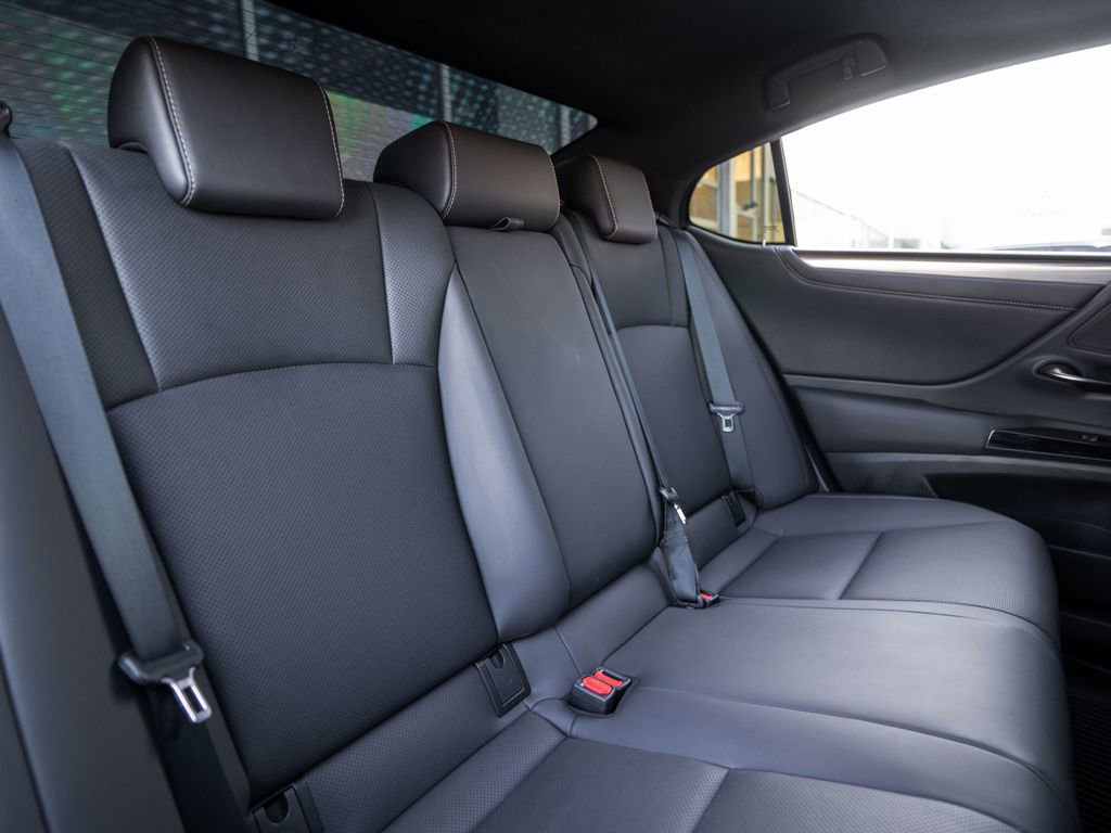 Certified 2022 Lexus ES 300h F Sport w/ Accessory Package 2 image 34