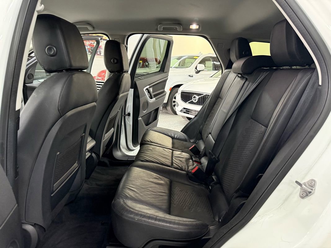 Used 2018 Land Rover Discovery Sport SE image 15