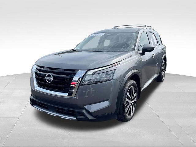 Certified 2025 Nissan Pathfinder Platinum w/ Cargo Package FWD image 4