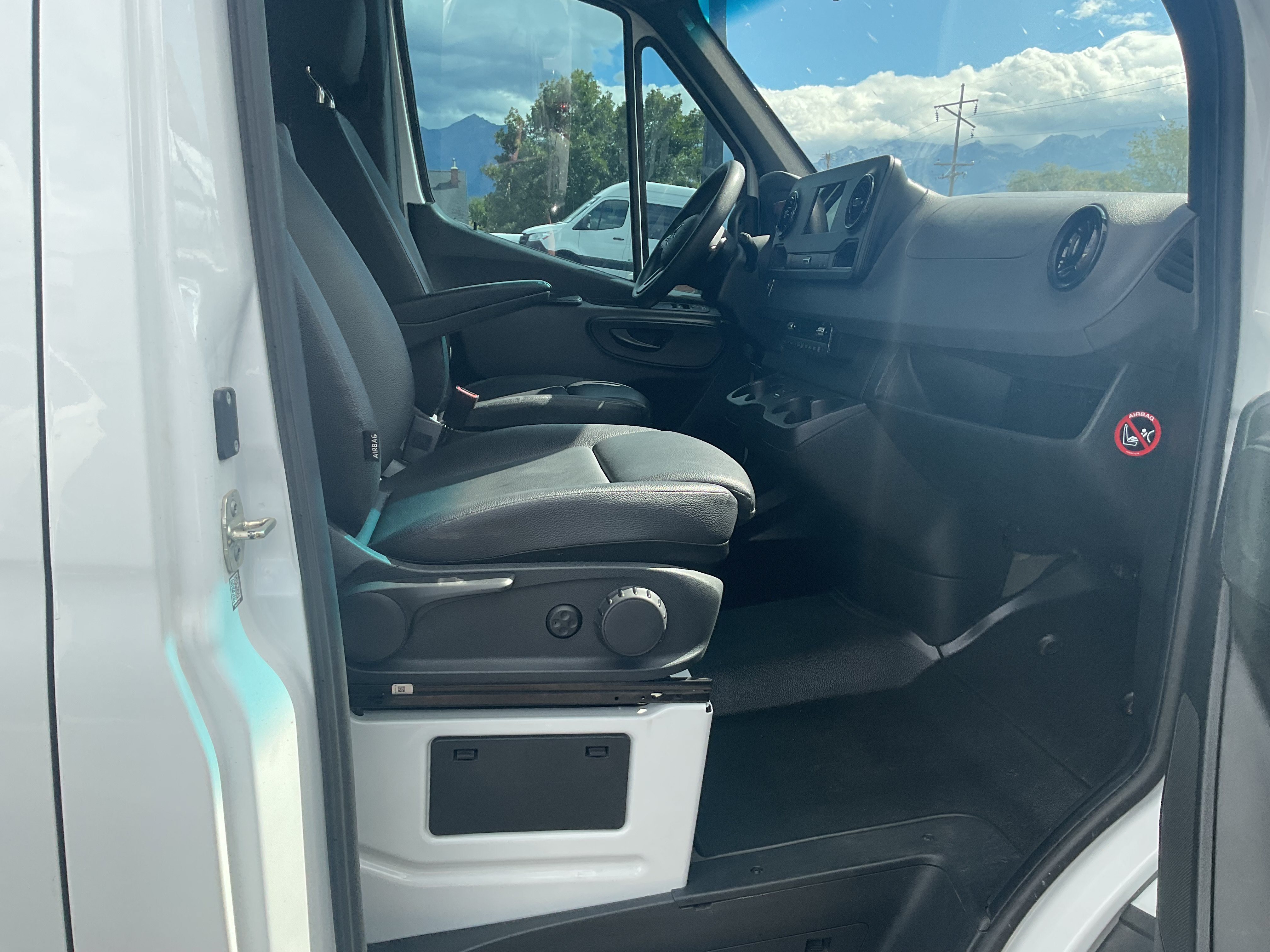 Used 2020 Mercedes-Benz Sprinter 2500 image 16
