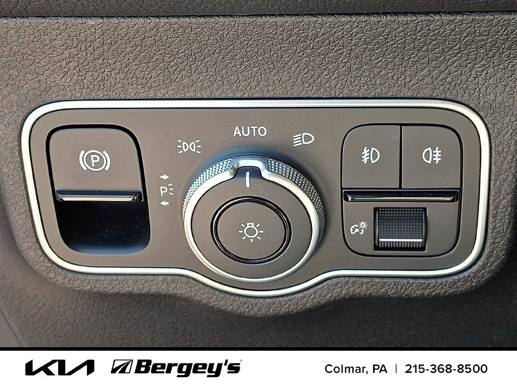 Used 2023 Mercedes-Benz GLB 250 4MATIC image 28