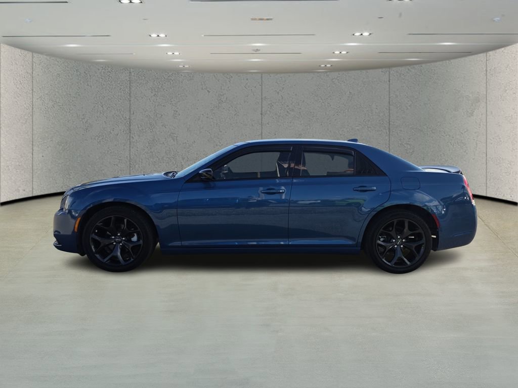 Used 2023 Chrysler 300 Touring w/ Sport Appearance Package image 6