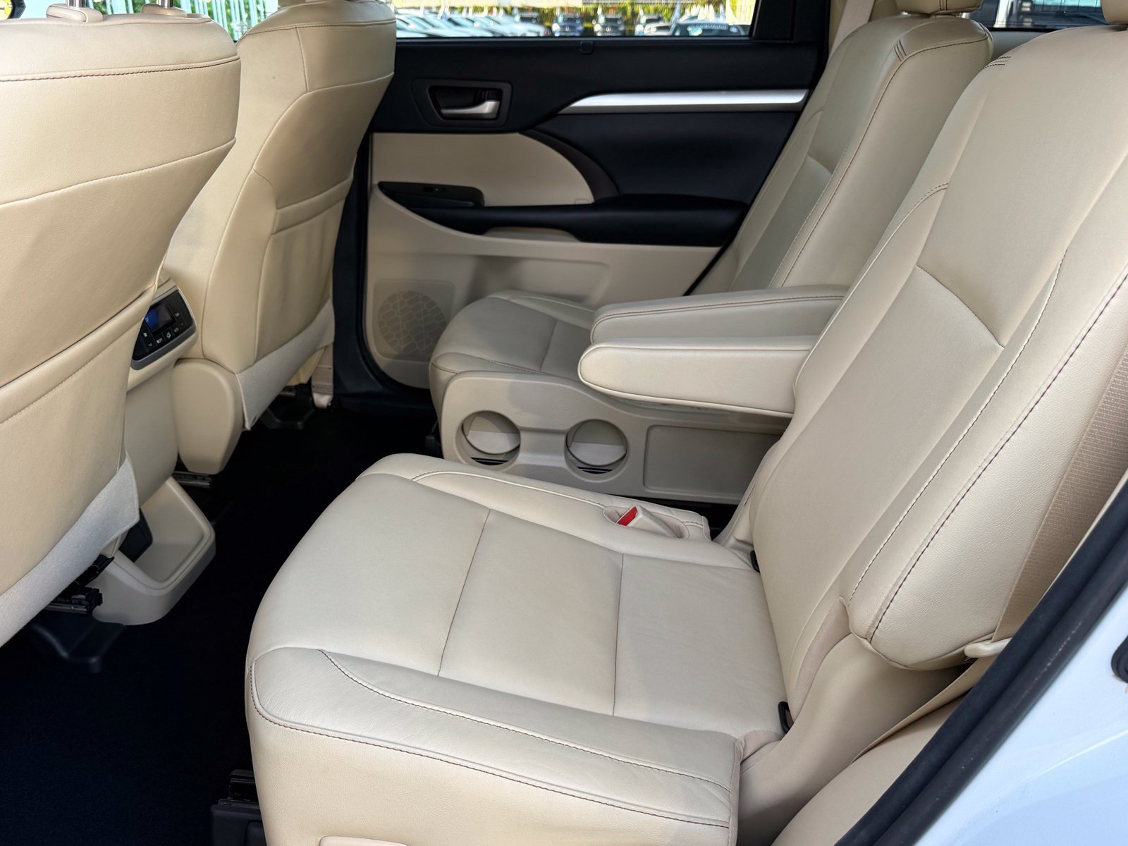 Used 2018 Toyota Highlander XLE FWD image 41