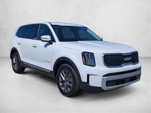 Used 2025 Kia Telluride LX image 3