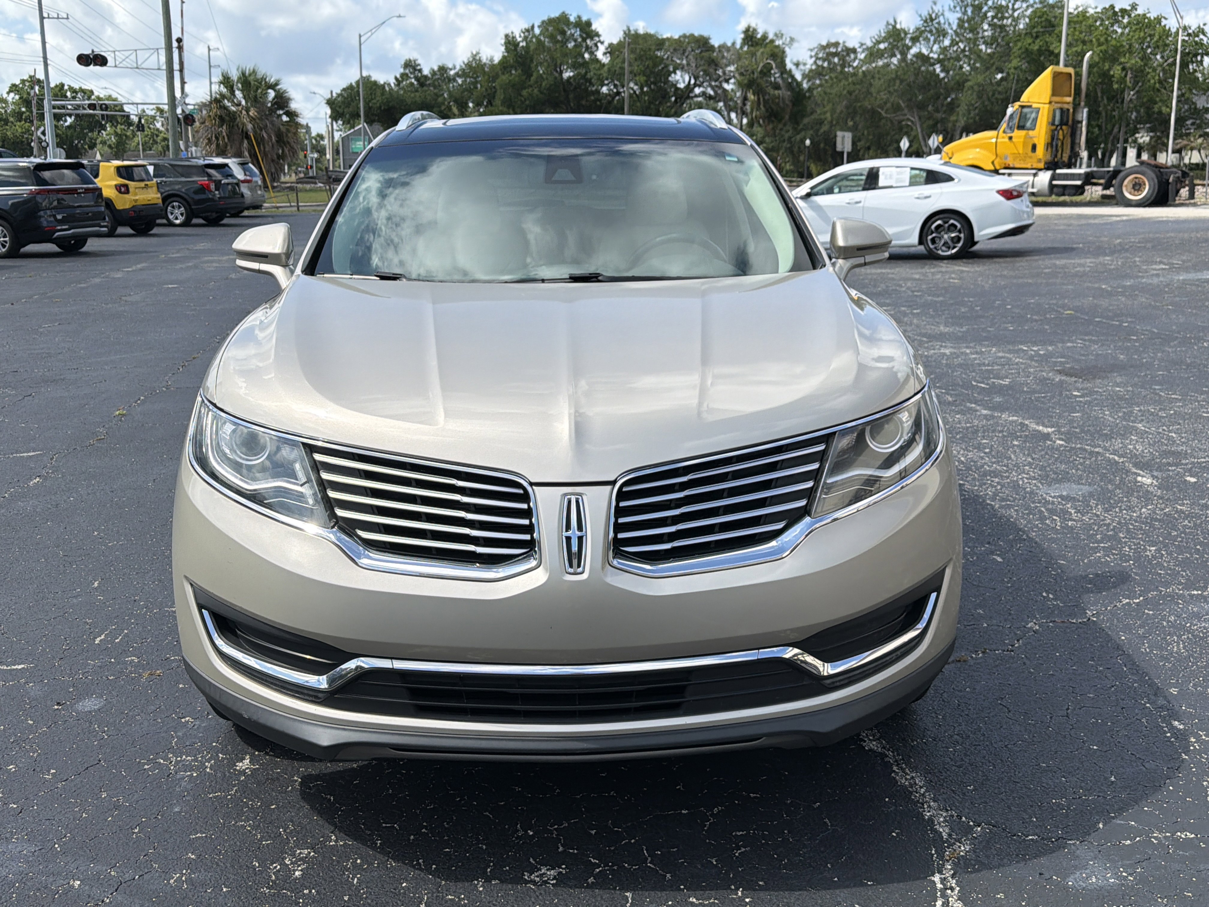 Used 2017 Lincoln MKX Reserve w/ Lincoln MKX Climate Package AWD/4WD image 9
