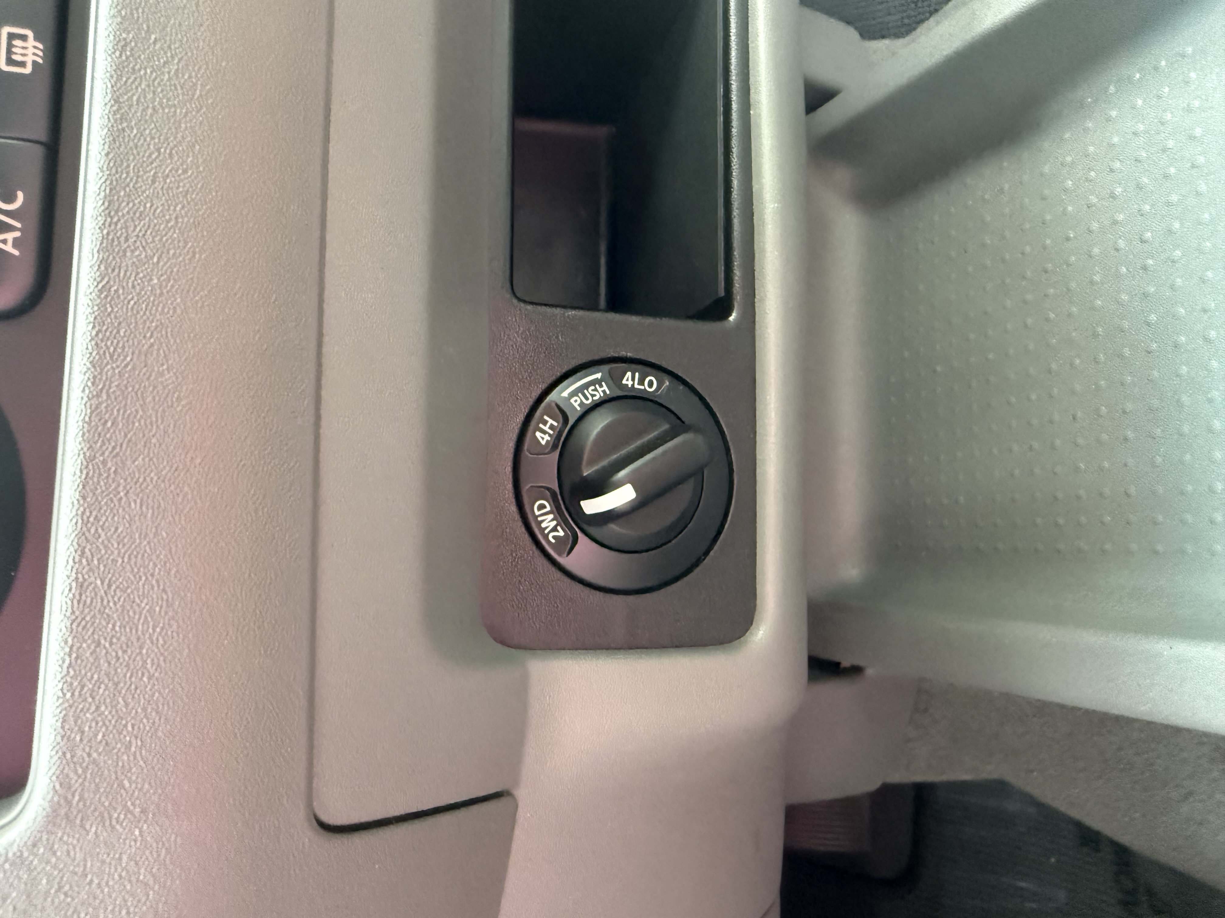 Used 2008 Nissan Frontier SE w/ SE Value Truck Pkg AWD/4WD image 15
