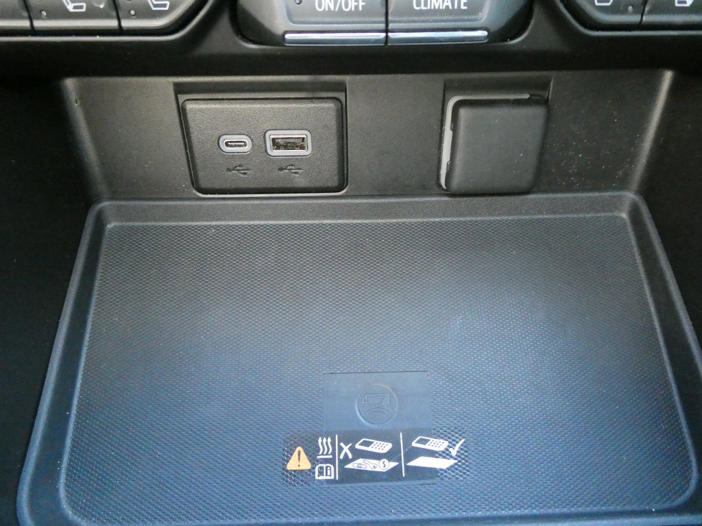 Used 2023 GMC Yukon SLT w/ SLT Premium Package image 34