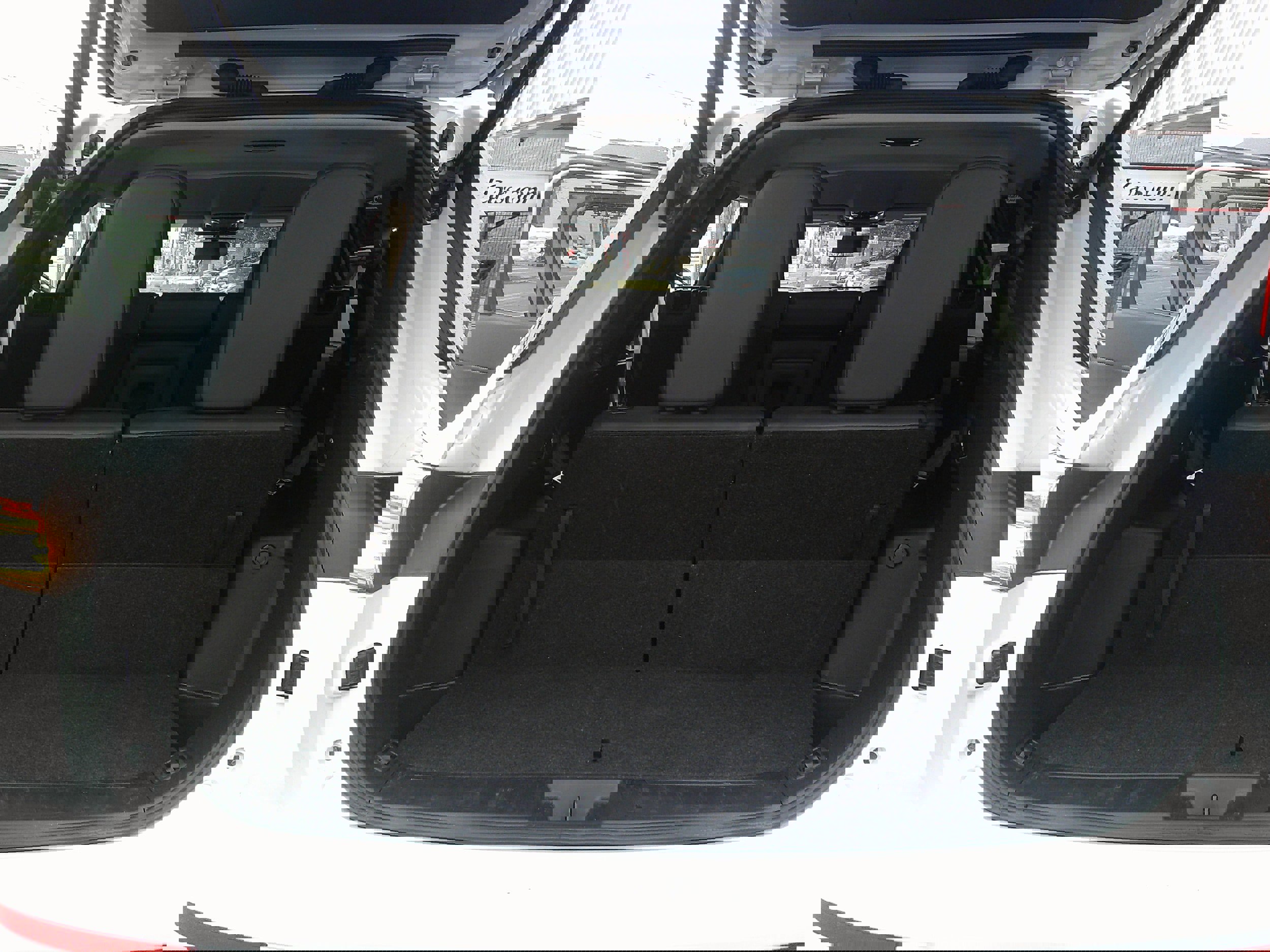 Used 2025 Mitsubishi Outlander SE image 18