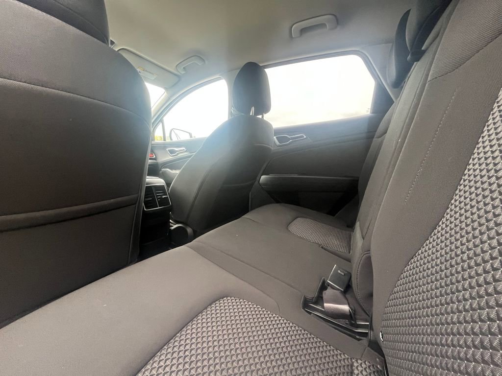 Used 2025 Kia Sportage LX AWD/4WD image 16