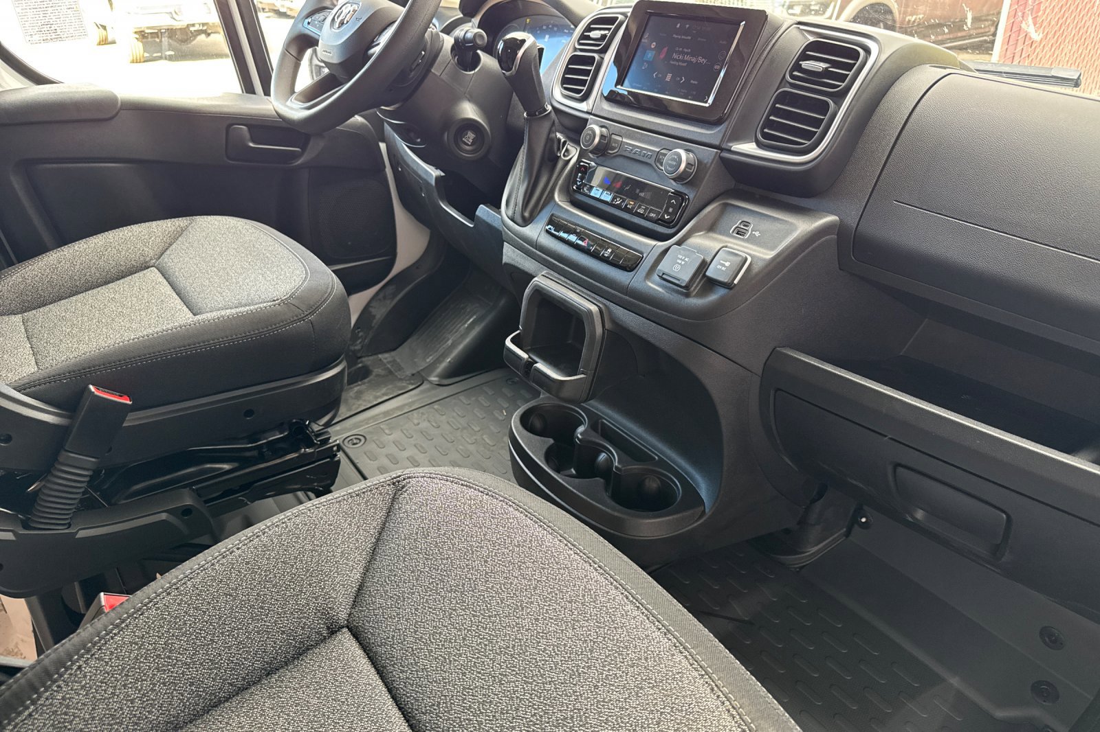 New 2026 RAM ProMaster 2500 w/ Quick Order Package 22G SLT image 14