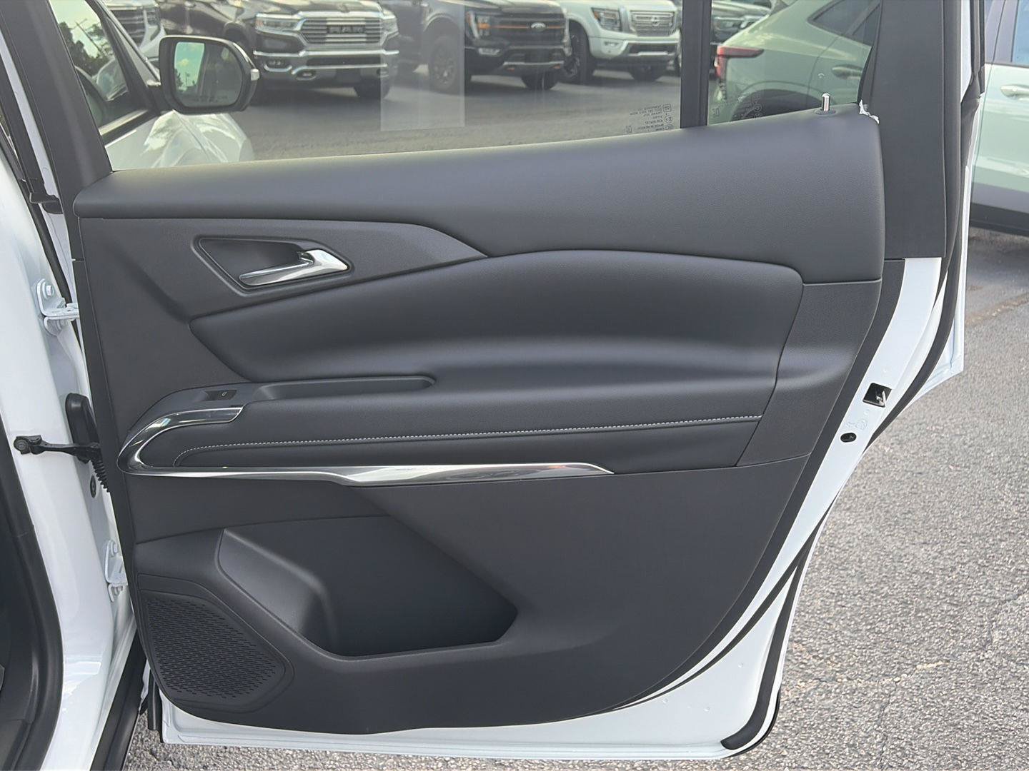 New 2027 Chevrolet Traverse LT w/ Midnight/Sport Edition AWD/4WD image 18