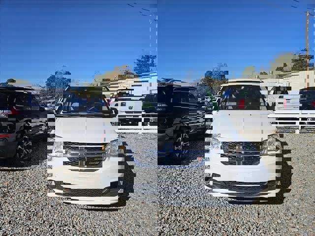 Used 2019 Dodge Grand Caravan SE FWD image 2