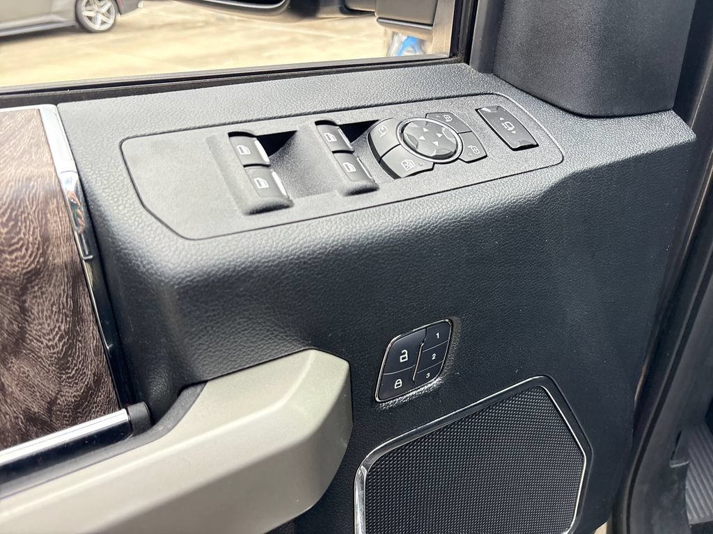Used 2018 Ford F350 Lariat w/ Lariat Ultimate Package AWD/4WD image 16