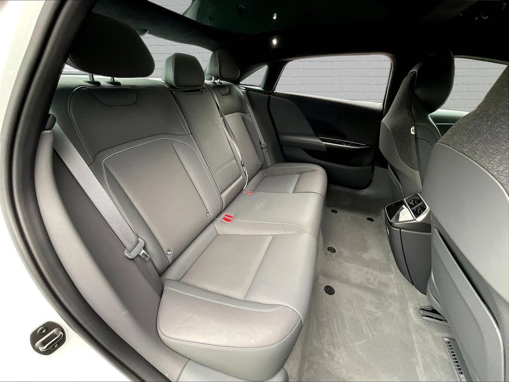 Used 2023 Lucid Air Touring AWD/4WD image 18