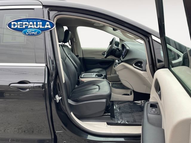 Used 2022 Chrysler Pacifica Touring-L image 19