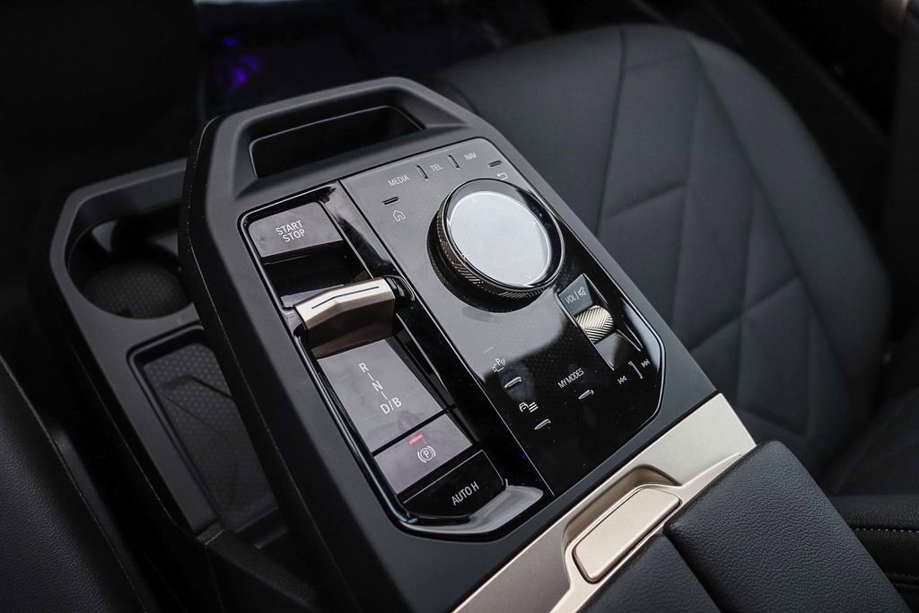 Used 2026 BMW iX xDrive60 w/ Premium Package image 19
