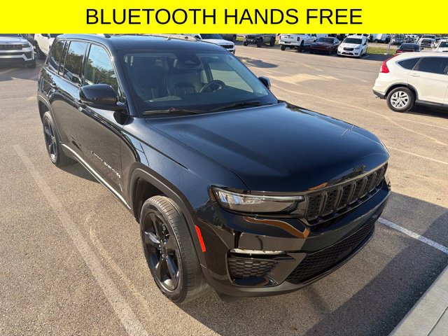 Used 2024 Jeep Grand Cherokee Limited w/ Black Appearance Package AWD/4WD image 3