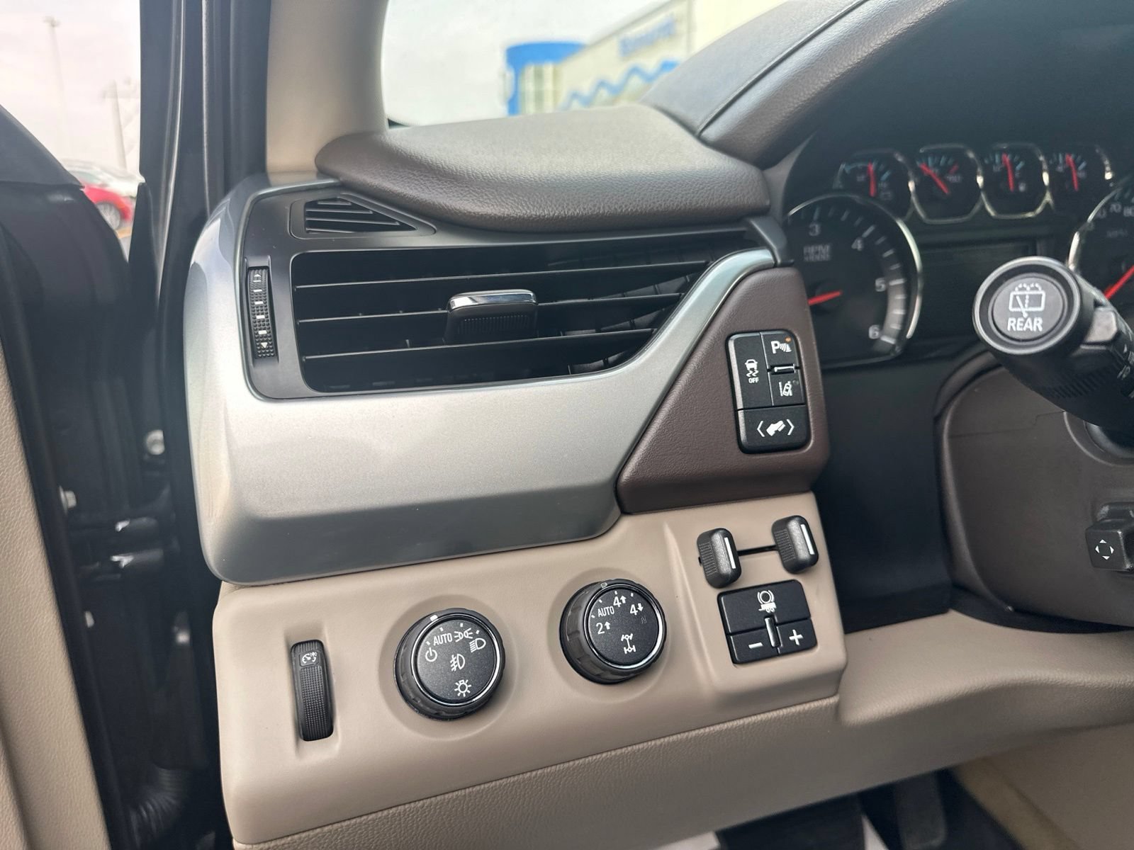 Used 2015 Chevrolet Suburban LTZ AWD/4WD image 15