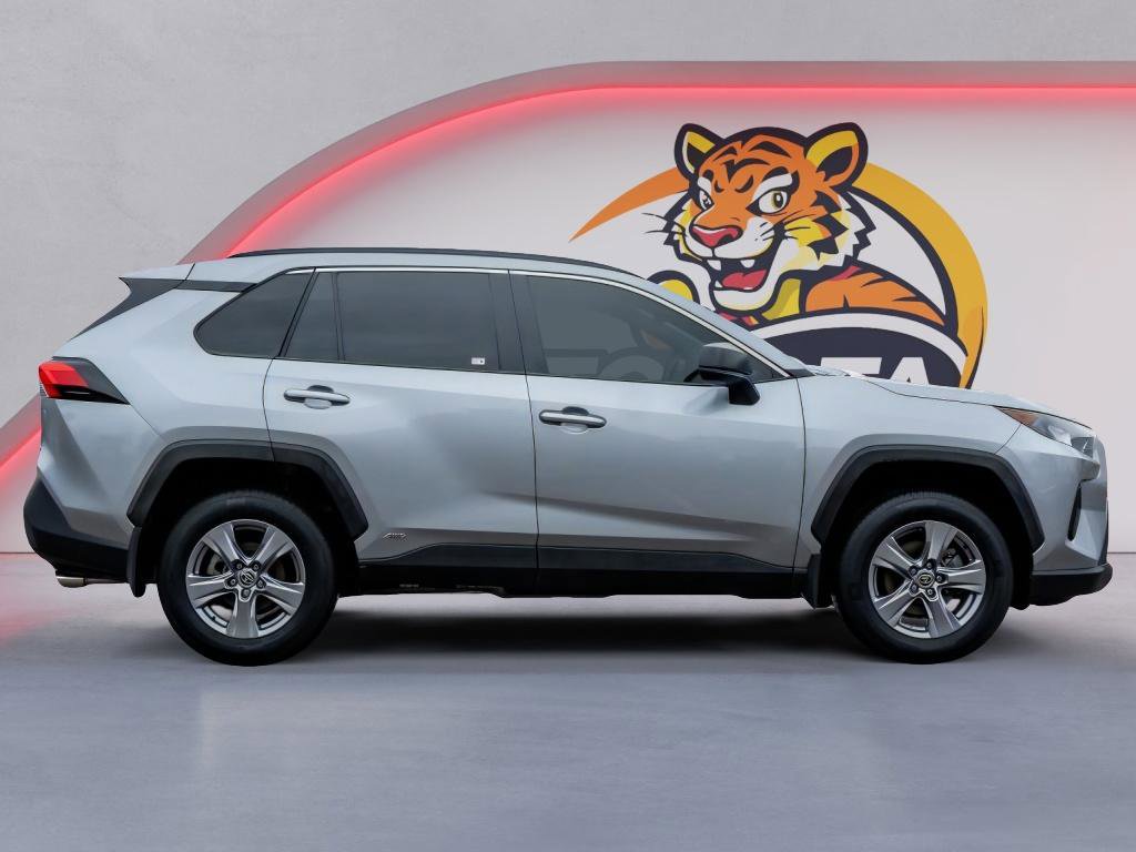 Used 2022 Toyota RAV4 LE image 4