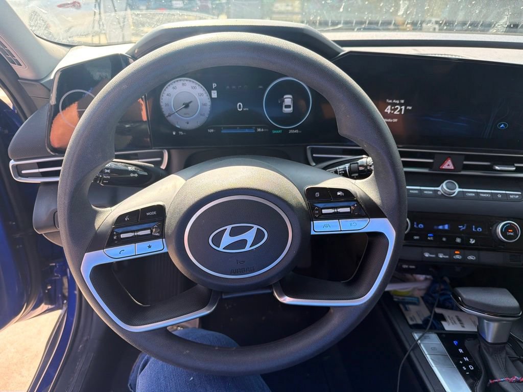 Used 2024 Hyundai Elantra SEL FWD image 4
